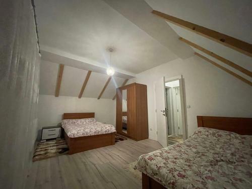 Villa Hoxha Brezovic�