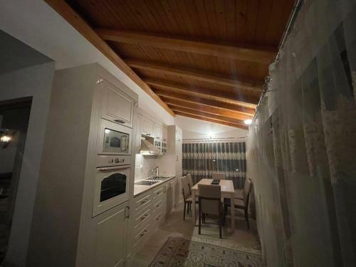 Villa Hoxha Brezovic�