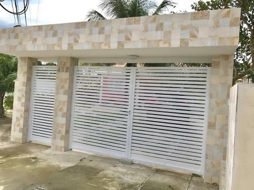 Casa Com 3 Quartos E 4 Banheiros 400m Da Praia
