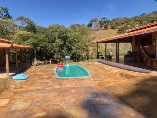 Recanto A 2 Km Do Centro De S�o Thom� Com Piscina No Meio A Natureza