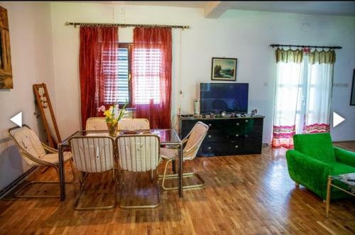 Apartmani Tina Tekija