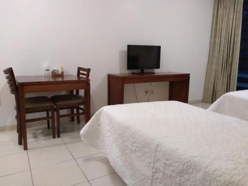 Hotel Athenas Multiempresarial, 611