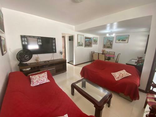 Casa 4/4(amplos), Cond. Fechado Com Piscina-150m2
