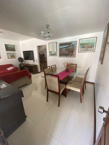 Casa 4/4(amplos), Cond. Fechado Com Piscina-150m2