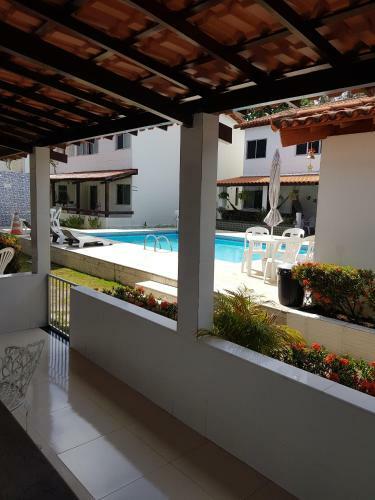 Casa 4/4(amplos), Cond. Fechado Com Piscina-150m2