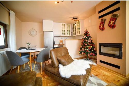 Villa Green Pine House
