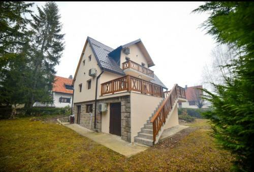 Villa Green Pine House