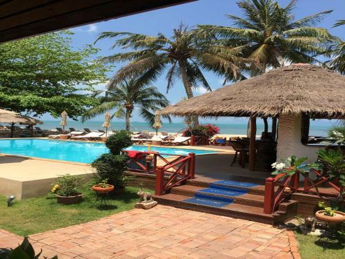 The Waterfront Boutique Hotel & Cafe