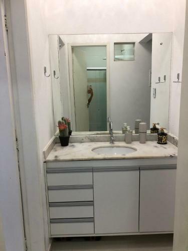Apartamento Village (kitnet) Com Piscina, � 400mts Da Praia.