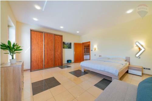Villa Raca Retreat