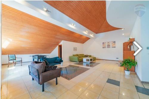 Villa Raca Retreat