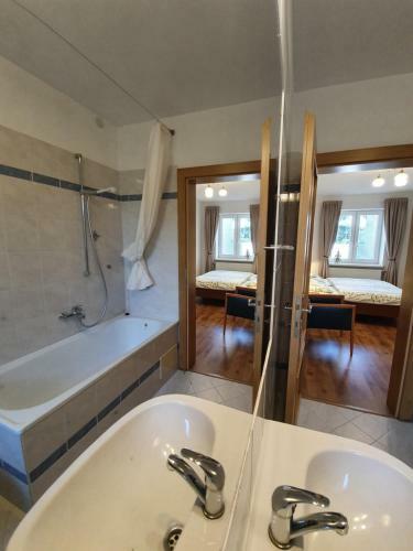 Old Town Pie??any Apartments