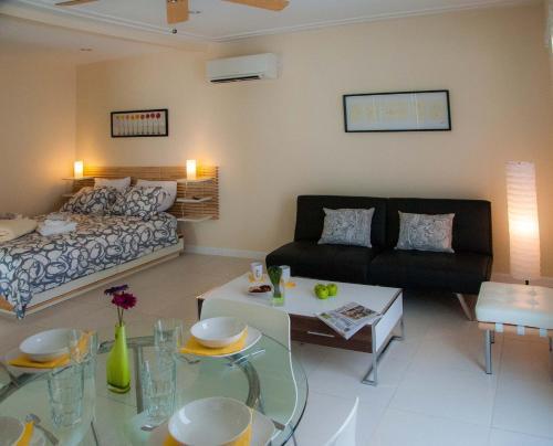 Casa Del Mar Beach Apartments
