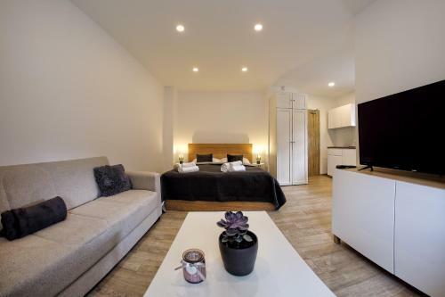 La Villa Apartments