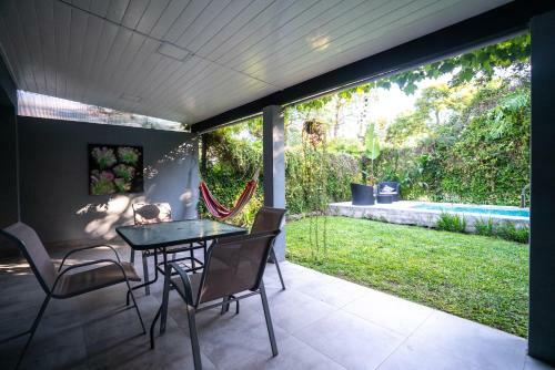Casa Con Piscina En Adrogu�