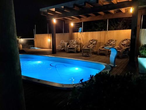 Casa Na Beira Da Lagoa Com Piscina E Rampa Para Embarca��es