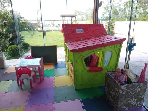 Casa Na Beira Da Lagoa Com Piscina E Rampa Para Embarca��es
