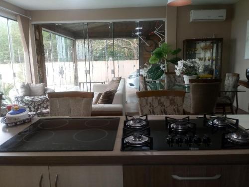 Casa Na Beira Da Lagoa Com Piscina E Rampa Para Embarca��es