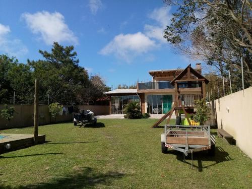 Casa Na Beira Da Lagoa Com Piscina E Rampa Para Embarca��es