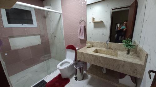 Casa Na Beira Da Lagoa Com Piscina E Rampa Para Embarca��es