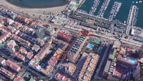 New Central 2br Apartment 100m-to-beach Free Parking
