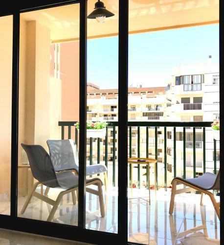 New Central 2br Apartment 100m-to-beach Free Parking