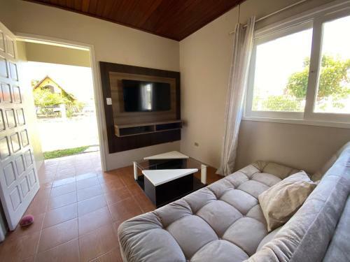 Casa De 2 Quartos No Centro E A 7 Quadras Da Praia Grande