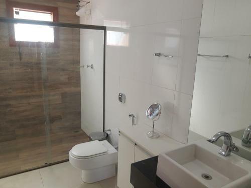 Casa Com Bangal�s Agrad�vel E Tranquilo