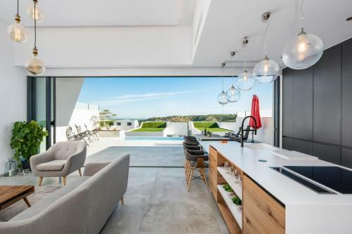 Villa Oceanic - Heated Pool, Free Car And Bikes
