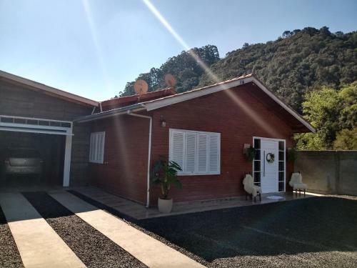 Casa Garagem E Churrasqueira