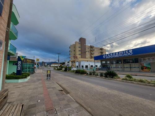 Apartamento Na Avenida Principal Com Garagem