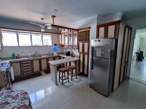 Apartamento A Super Su�te Da Praia Da Costa! Outros Quartos Alug�veis Separadamente!