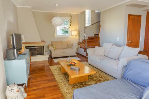 Emerald Maison, Style & Comfort - Pc, Netflix