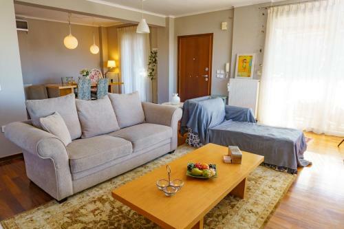 Emerald Maison, Style & Comfort - Pc, Netflix
