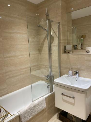 Apartamento 1 Bed Ground Floor Flat With Covered Balcony