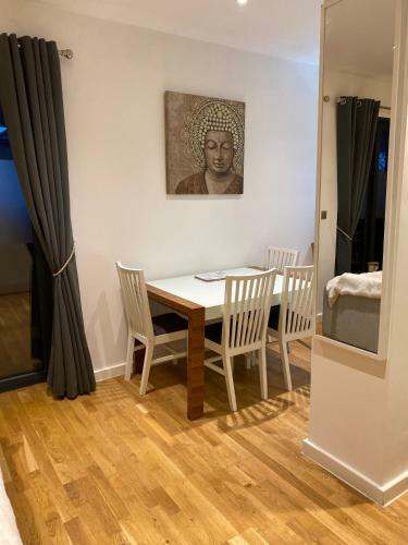 Apartamento 1 Bed Ground Floor Flat With Covered Balcony