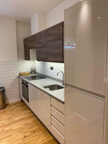 Apartamento 1 Bed Ground Floor Flat With Covered Balcony
