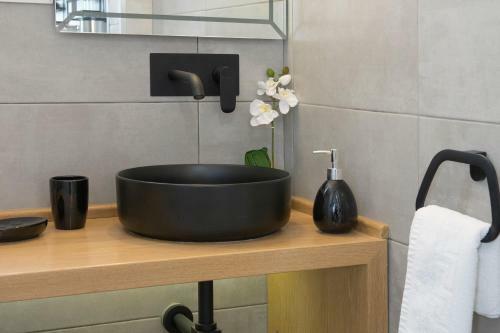 Glaros Luxury Apartments In Folegandros