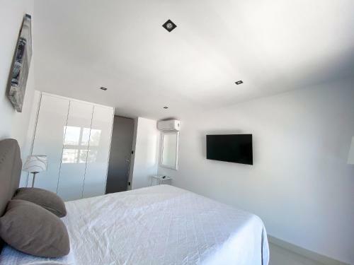 New Modern Deluxe Apartment In Kallithea