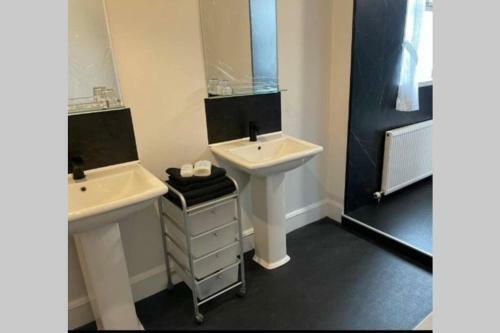 Preston Villa, Spacious Ground Floor Apartment
