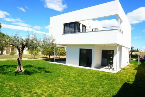 Stunning Villa With Private Pool, Solarium And Only 350m From The Beach