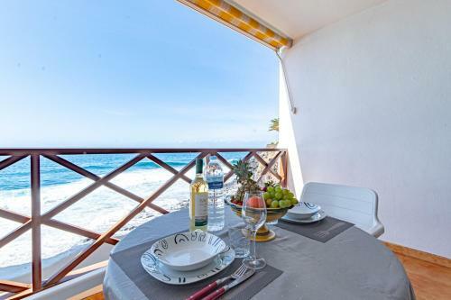 Oceanfront Neptuno Apartment