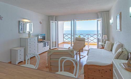 Oceanfront Neptuno Apartment
