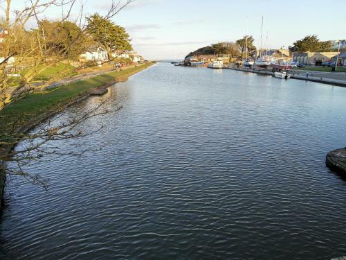 Seaside Bungalow With Hot Tub 5 Mins Walk To Beach