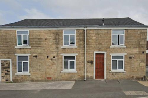 Spacious Renovated 2 Bed Apartment - Sleeps 6