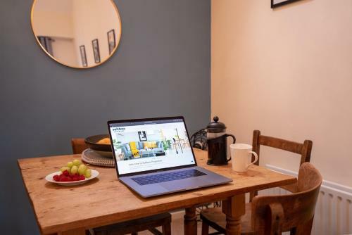 Modern Duplex Apartment With Allocated Parking & Wifi