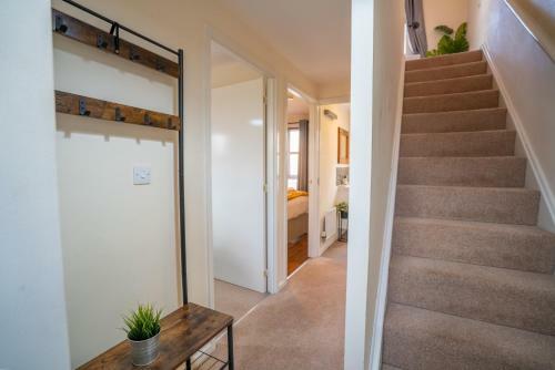 Modern Duplex Apartment With Allocated Parking & Wifi