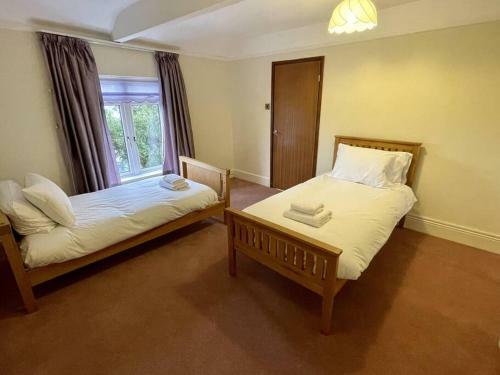 Fabulous Georgian 4 Bedroom House, Sleeps 10