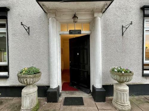 Fabulous Georgian 4 Bedroom House, Sleeps 10