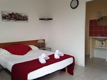 Mont Bouquet Lodge & Activity Center